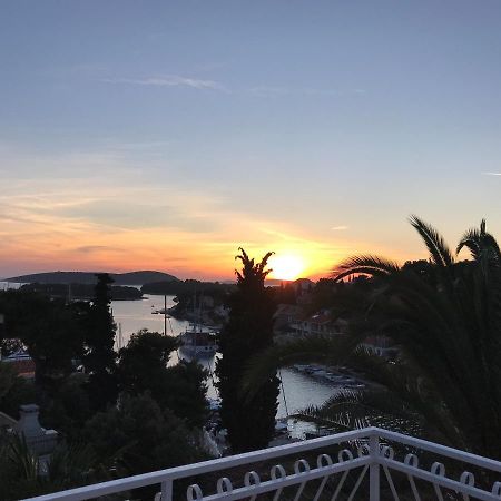 Apartment In Maslinica 70M From The Sea 外观 照片