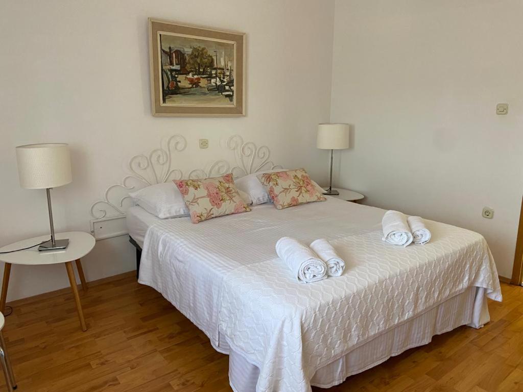 Apartment In Maslinica 70M From The Sea 外观 照片