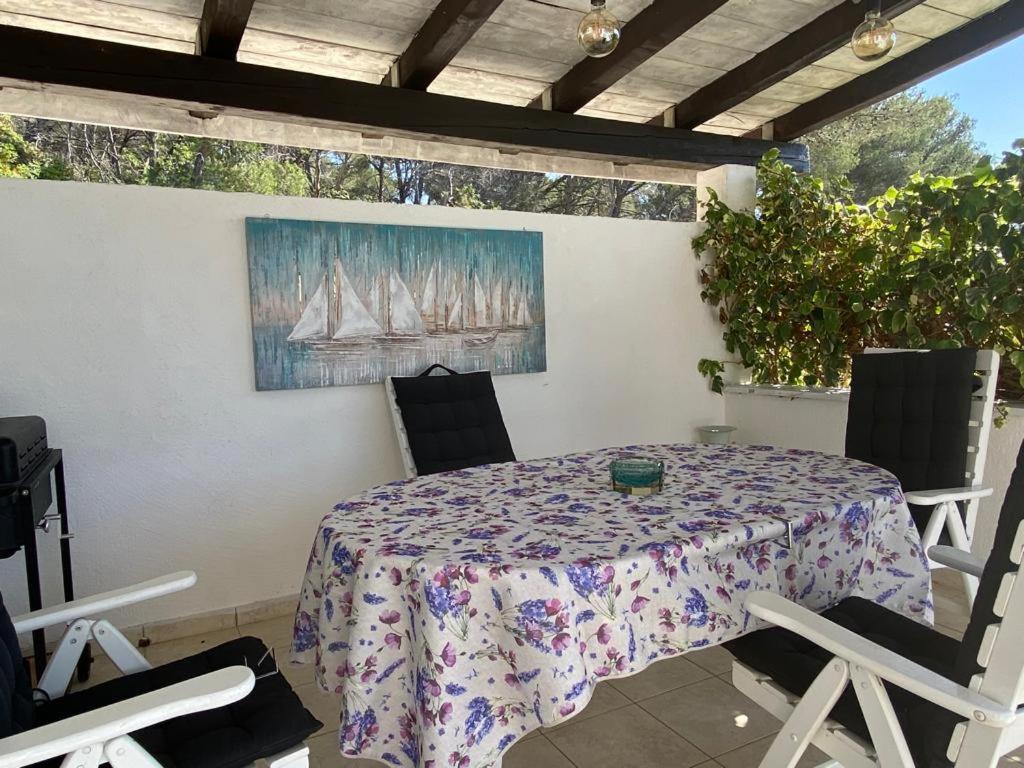 Apartment In Maslinica 70M From The Sea 外观 照片