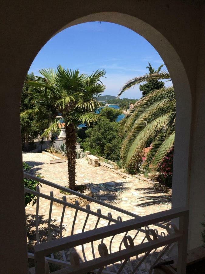 Apartment In Maslinica 70M From The Sea 外观 照片