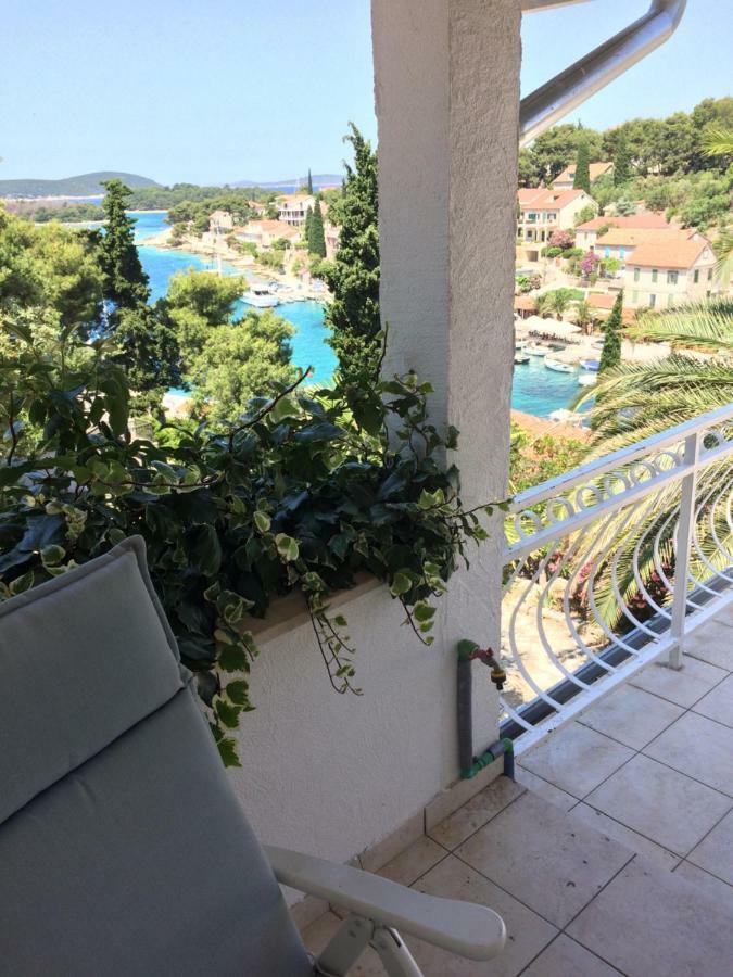 Apartment In Maslinica 70M From The Sea 外观 照片