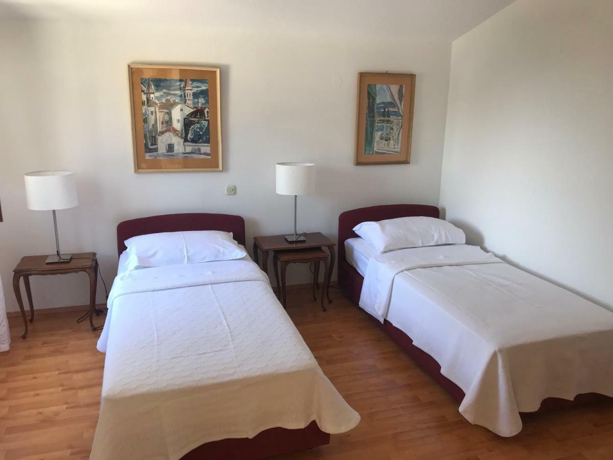 Apartment In Maslinica 70M From The Sea 外观 照片