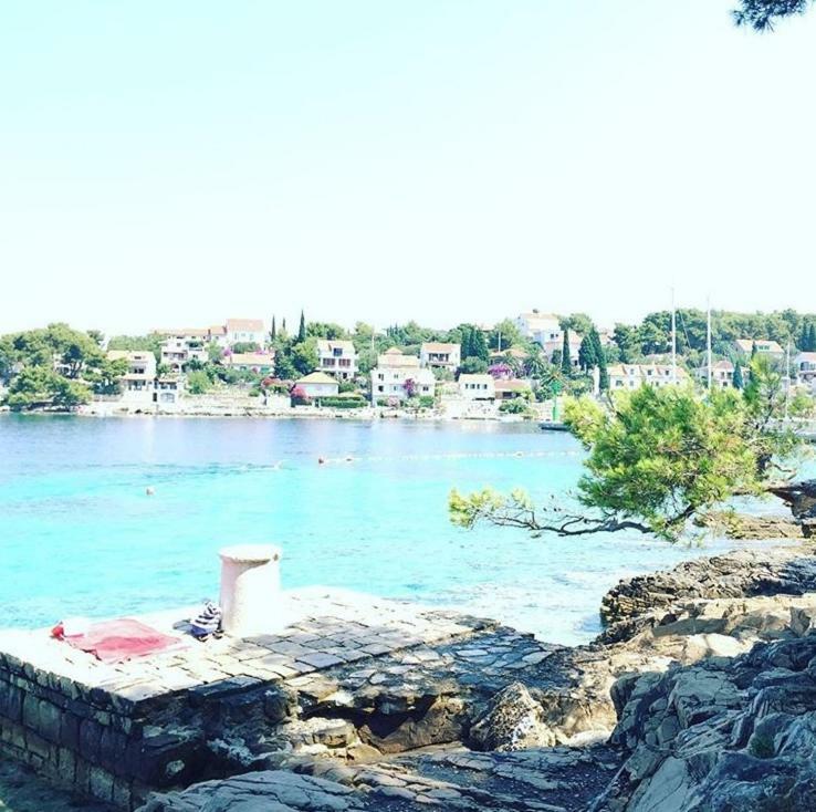 Apartment In Maslinica 70M From The Sea 外观 照片
