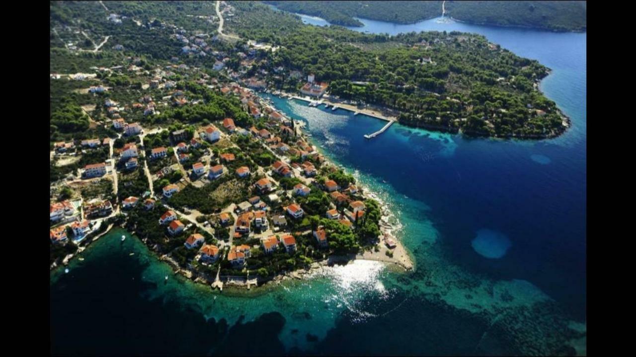 Apartment In Maslinica 70M From The Sea 外观 照片