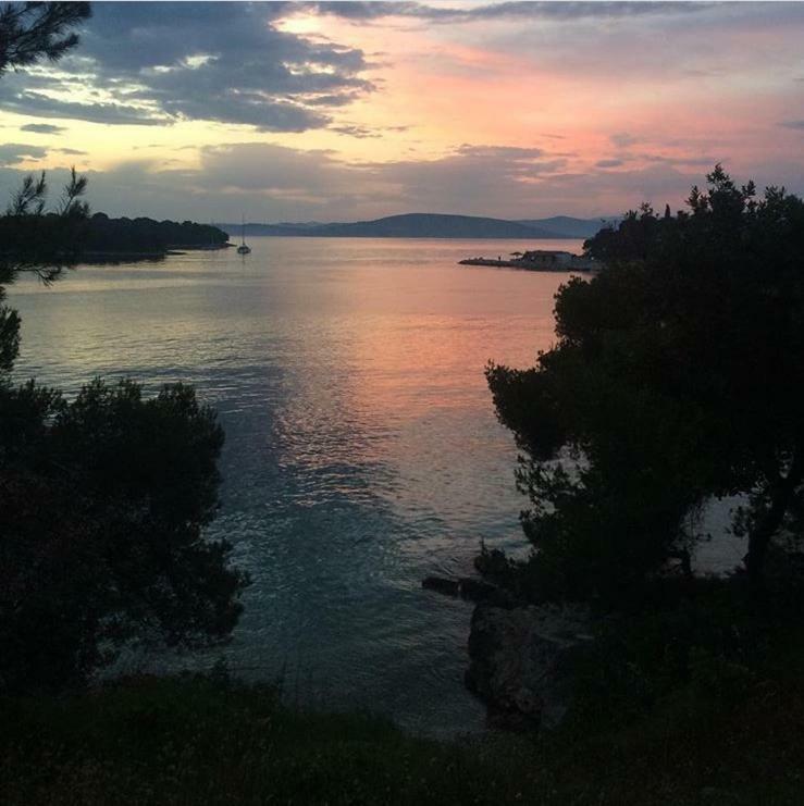 Apartment In Maslinica 70M From The Sea 外观 照片