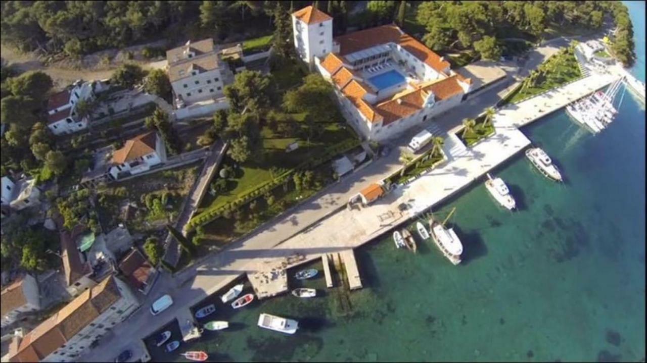Apartment In Maslinica 70M From The Sea 外观 照片