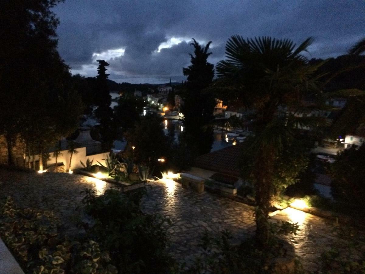Apartment In Maslinica 70M From The Sea 外观 照片