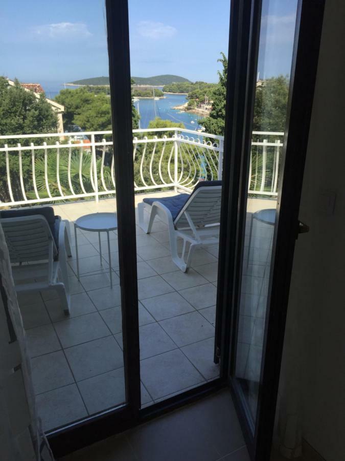 Apartment In Maslinica 70M From The Sea 外观 照片
