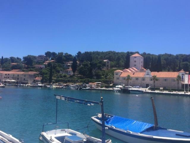 Apartment In Maslinica 70M From The Sea 外观 照片